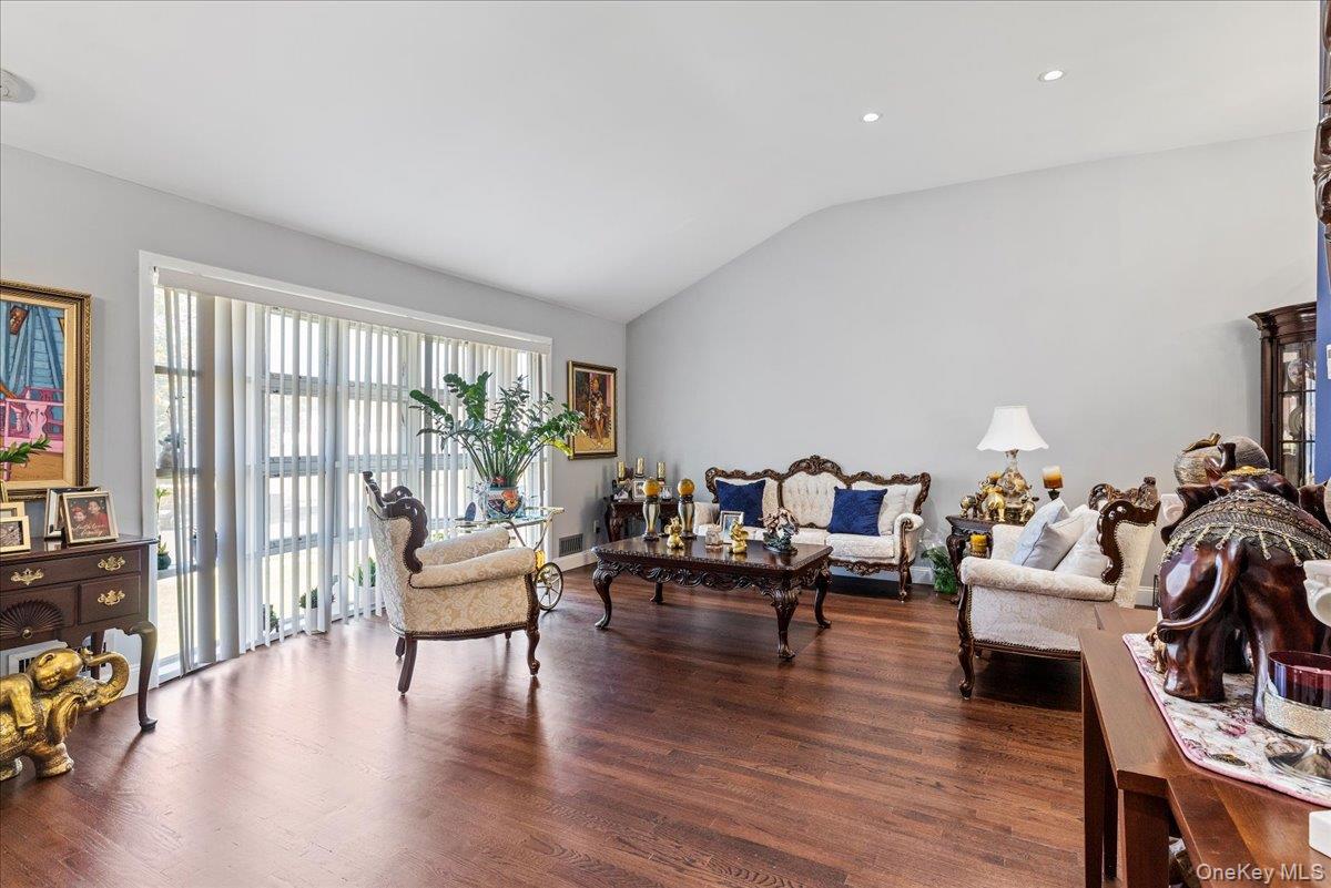 North Woodmere, New York 11581, United States, 3 Bedrooms Bedrooms, ,3 BathroomsBathrooms,Residential,Active,162815