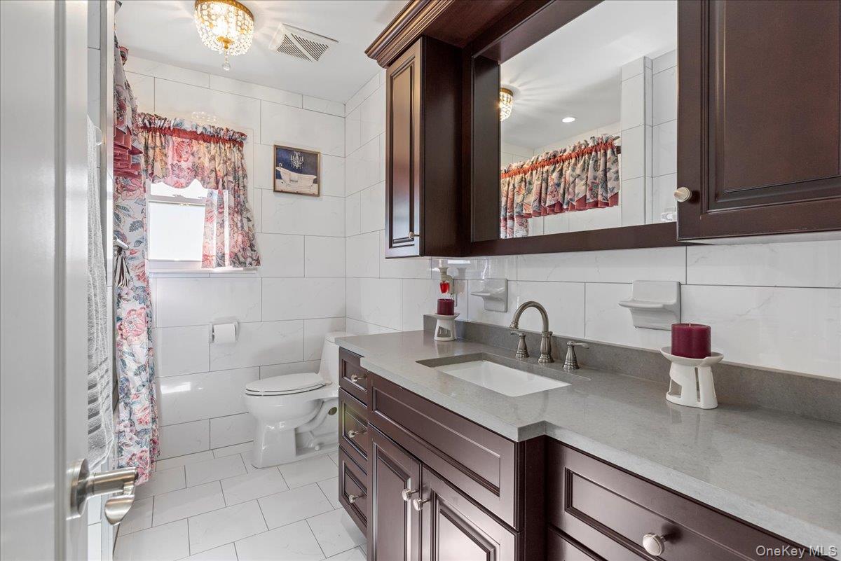 North Woodmere, New York 11581, United States, 3 Bedrooms Bedrooms, ,3 BathroomsBathrooms,Residential,Active,162815