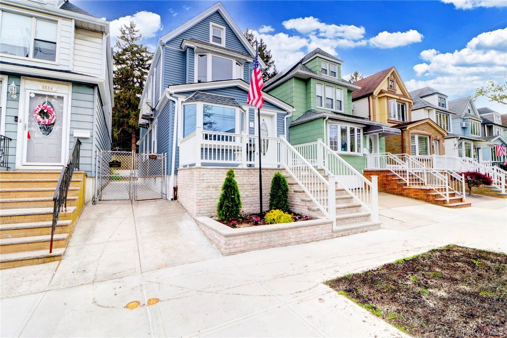 Photo of 6532 80 Avenue, Glendale, NY 11385 (MLS # 992527)