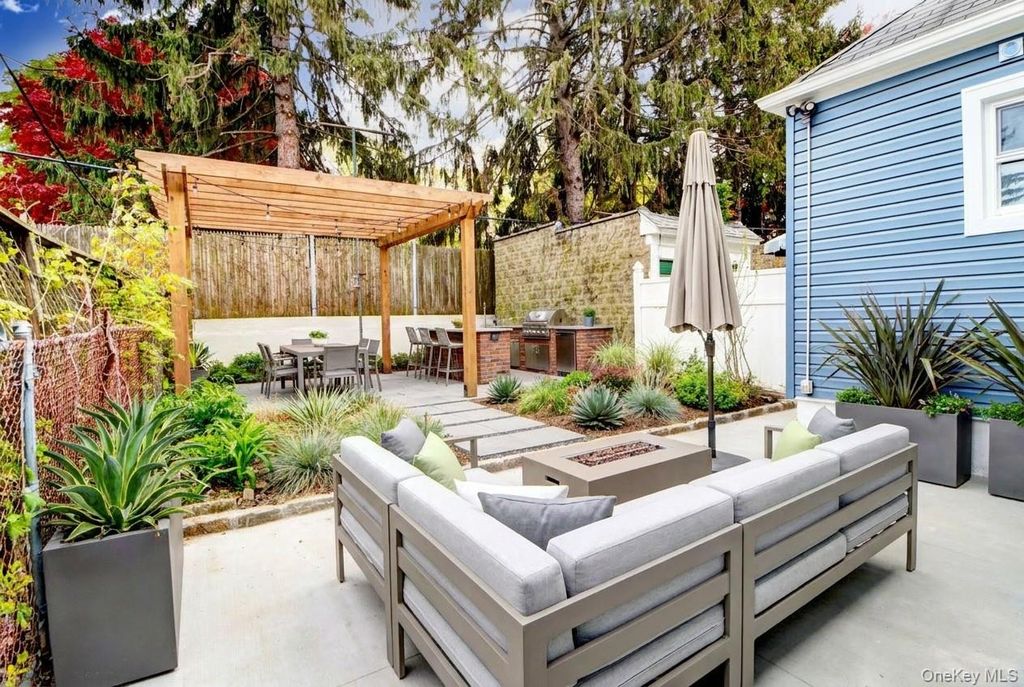 Photo of 6532 80 Avenue, Glendale, NY 11385 (MLS # 992527)