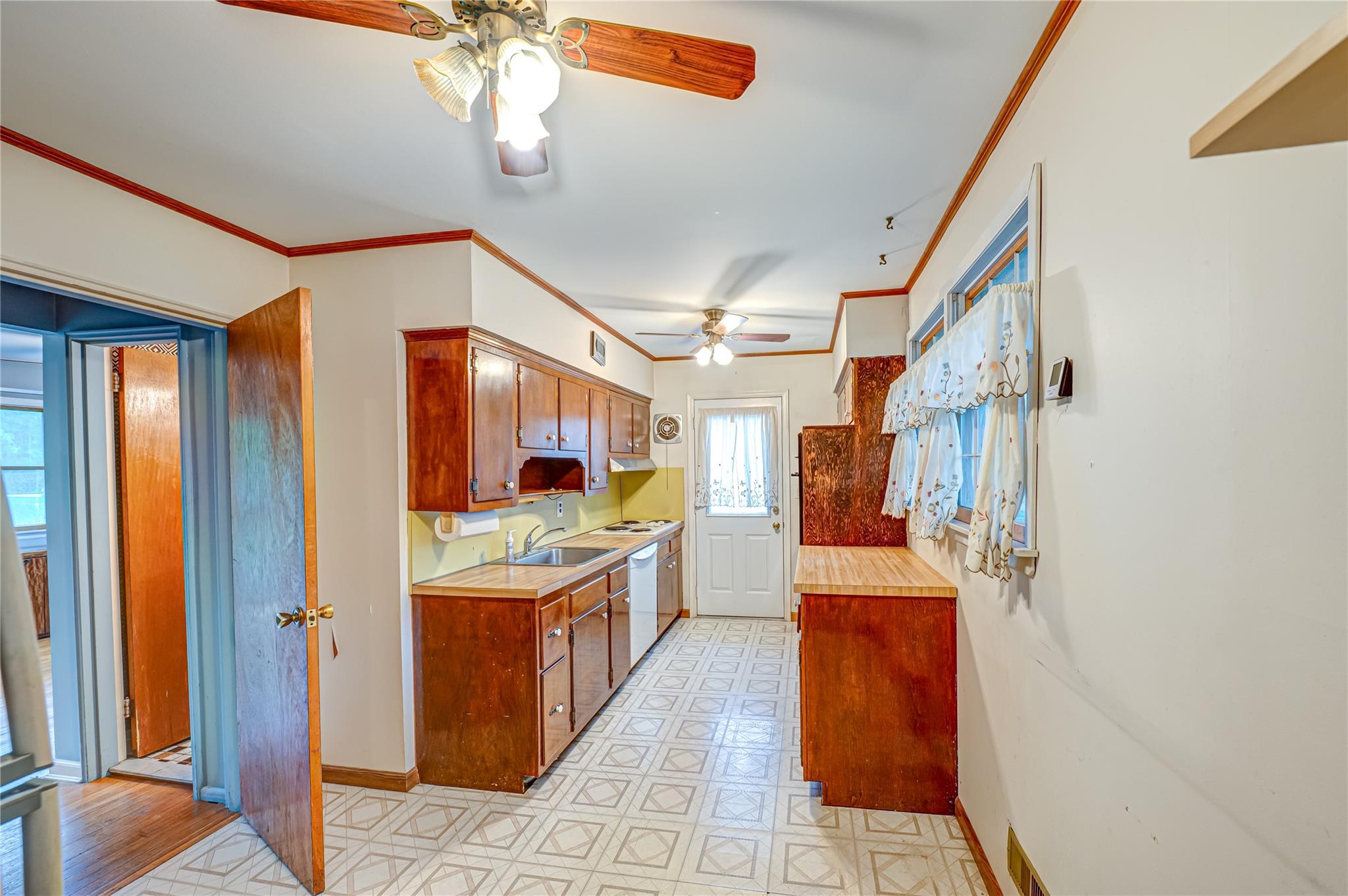 48 Crocus Lane, Commack, New York image 7