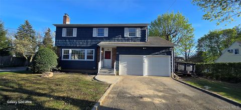 Photo of 37 E 14th Street #B, South Huntington, NY 11746 (MLS # 989616)