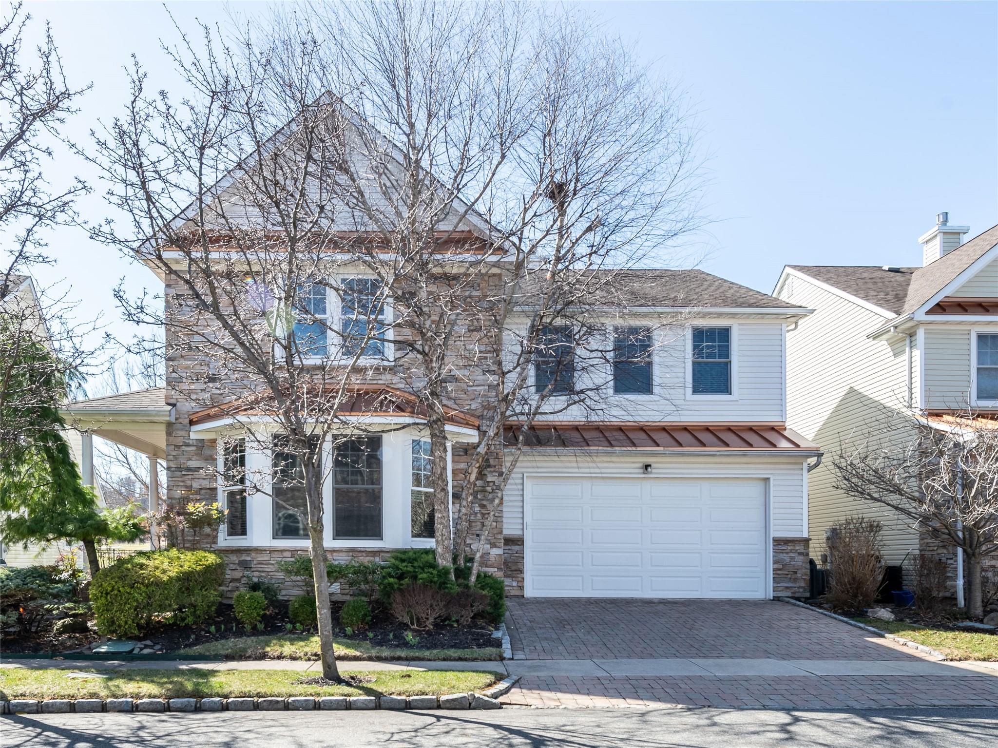 55 W Overlook, Port Washington, New York image 1