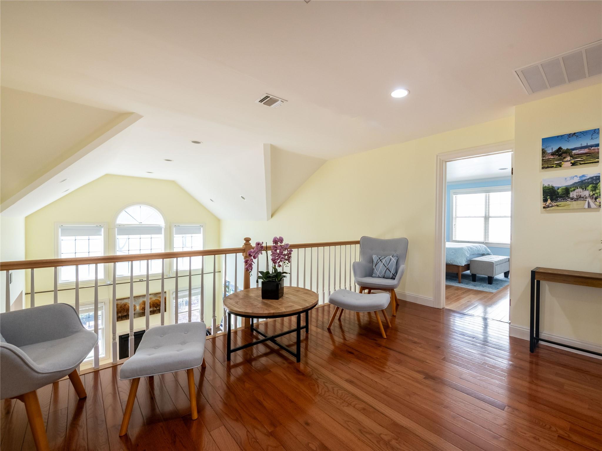 55 W Overlook, Port Washington, New York image 19