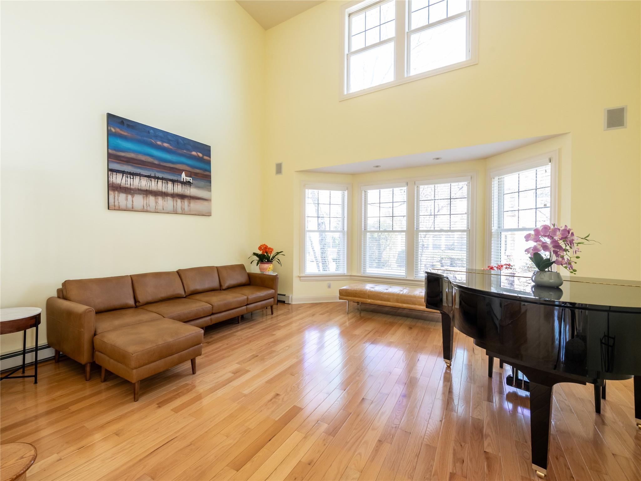 55 W Overlook, Port Washington, New York image 2
