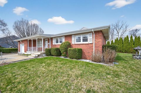 Homes For Sale - 7 1st Avenue<br/> Bayville, NY 11709