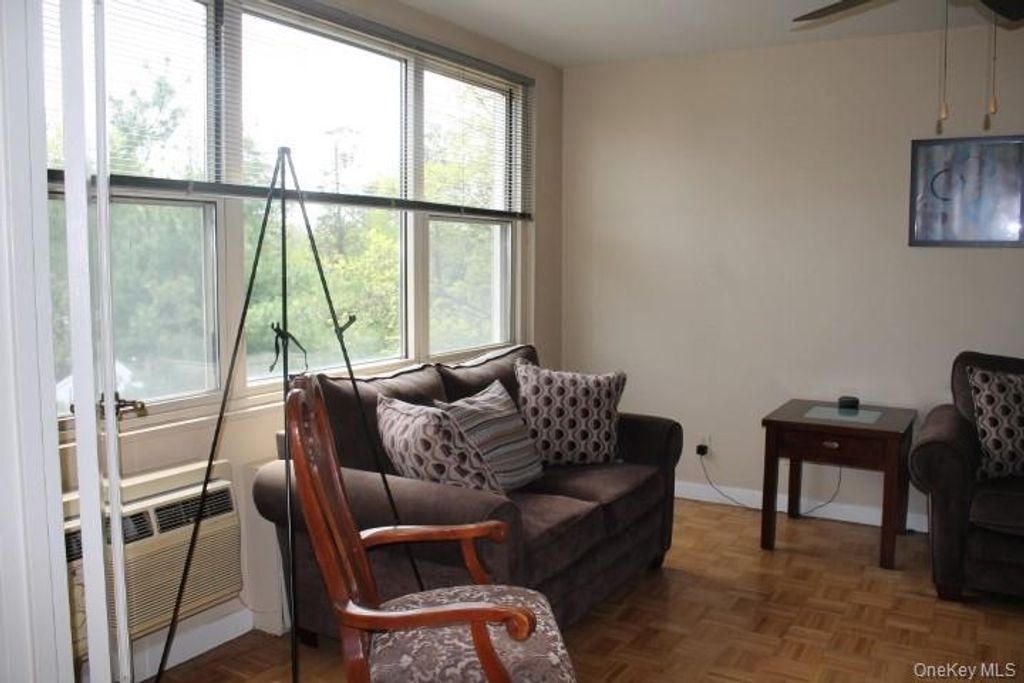 Photo of 12 Old Mamaroneck Road #7K, White Plains, NY 10601 (MLS # 986535)