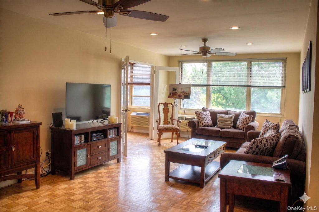 Photo of 12 Old Mamaroneck Road #7K, White Plains, NY 10601 (MLS # 986535)