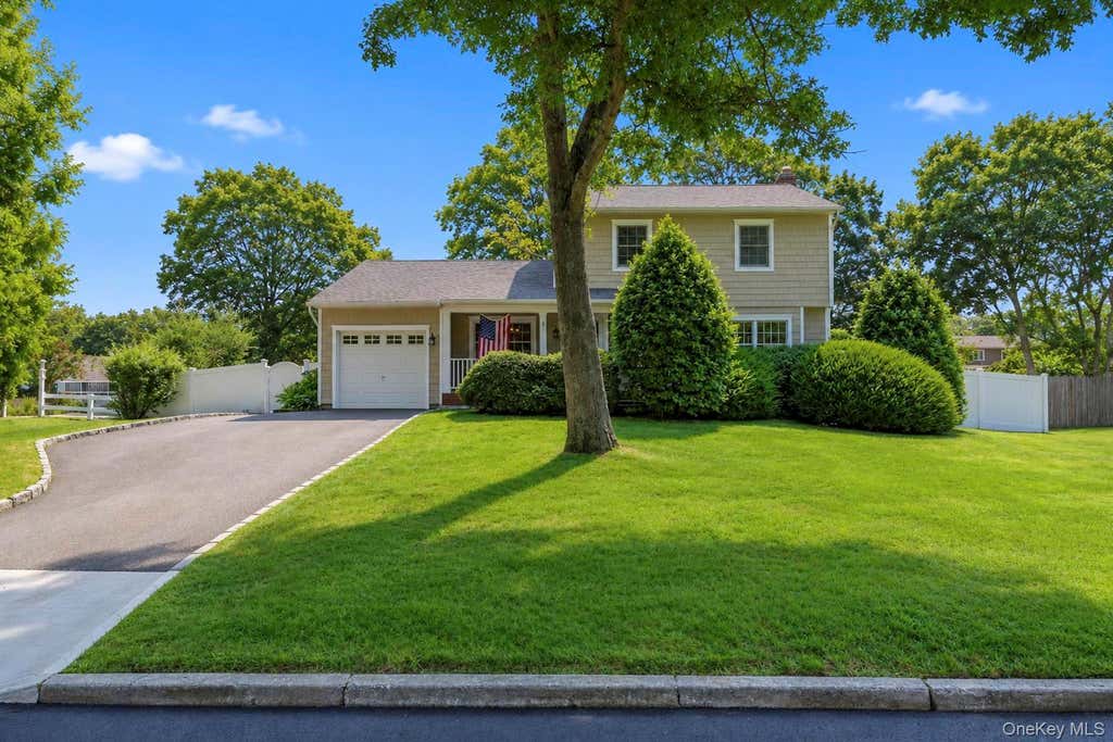 Photo of 18 Elkin Drive, Middle Island, NY 11953 (MLS # 1035992)