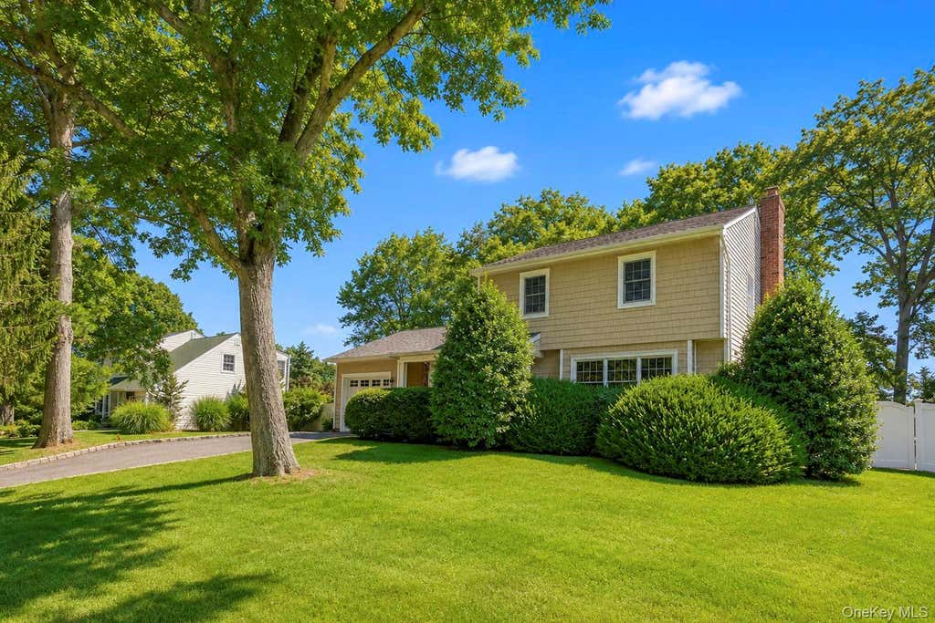 Photo of 18 Elkin Drive, Middle Island, NY 11953 (MLS # 1035992)