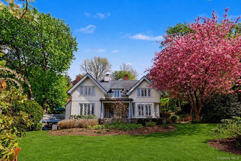 Photo of 7 Avon Road, Bronxville, NY 10708 (MLS # 989026)