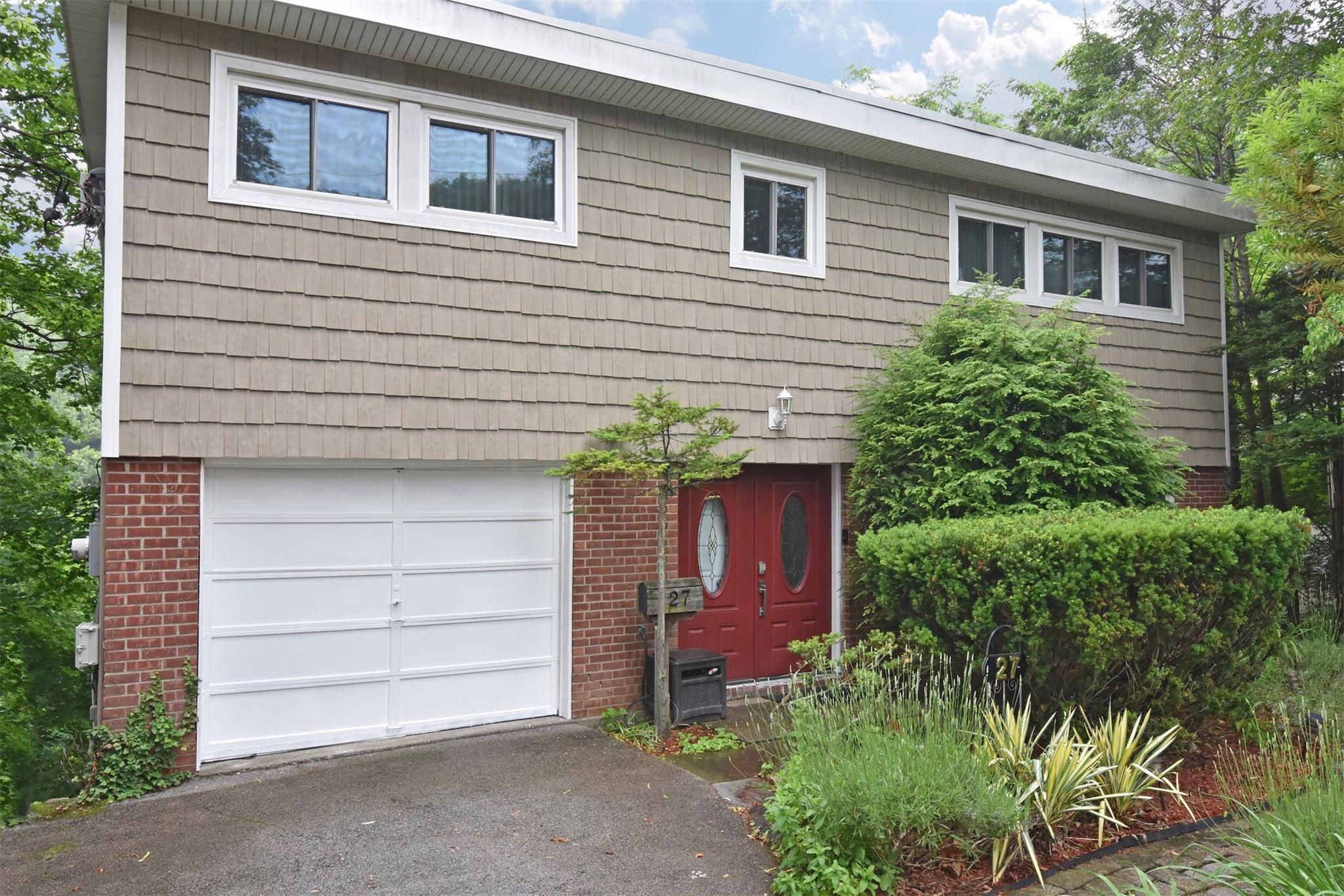 Property for Sale at Temple Road, Dobbs Ferry, New York - Bedrooms: 4 
Bathrooms: 3.5 
Rooms: 8  - $829,000