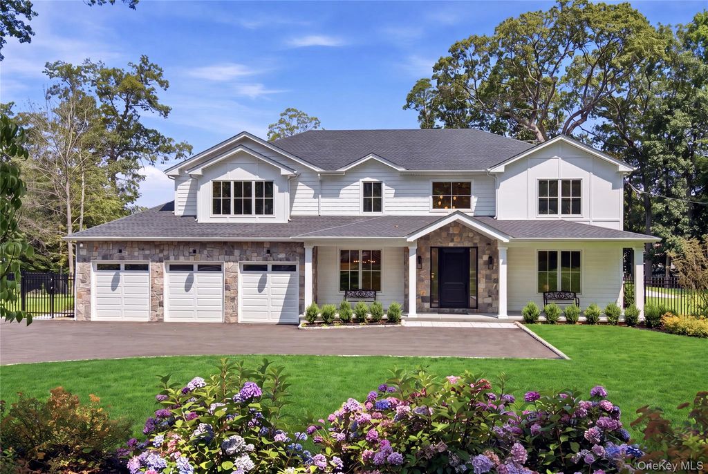 Photo of 32 Pine Road, Syosset, NY 11791 (MLS # 1025444)