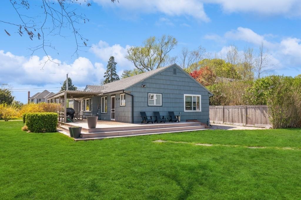 Rental Property at Bay Avenue, Shelter Island, Hamptons, NY - Bedrooms: 3 
Bathrooms: 3  - $25,000 MO.