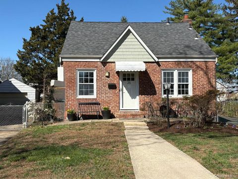 25 Park Circle, New Hyde Park, NY 11040 - MLS#: 980547
