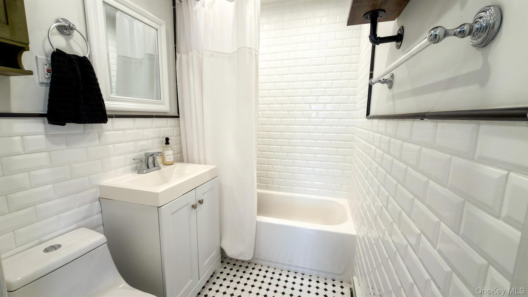 27 E Lincoln Avenue
