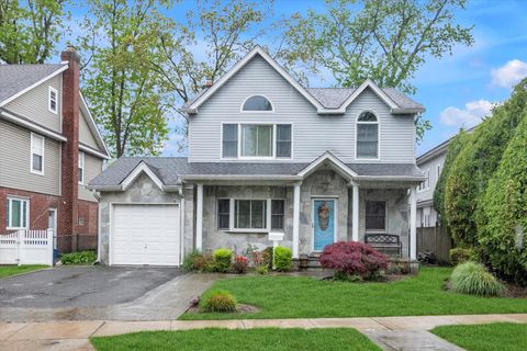 5 Willow Road New Hyde Park NY 11040