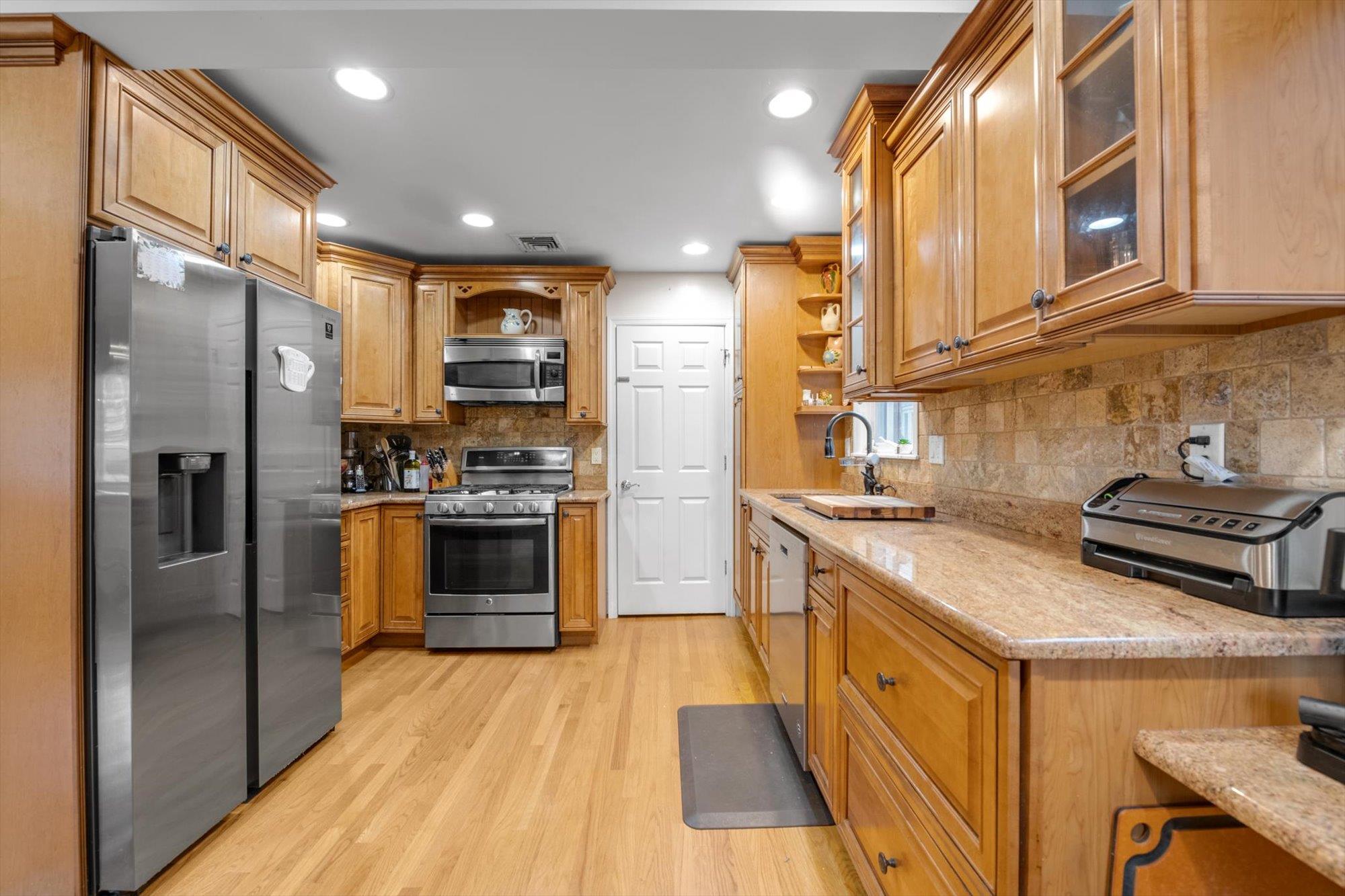 5 Willow Road, New Hyde Park, New York image 6