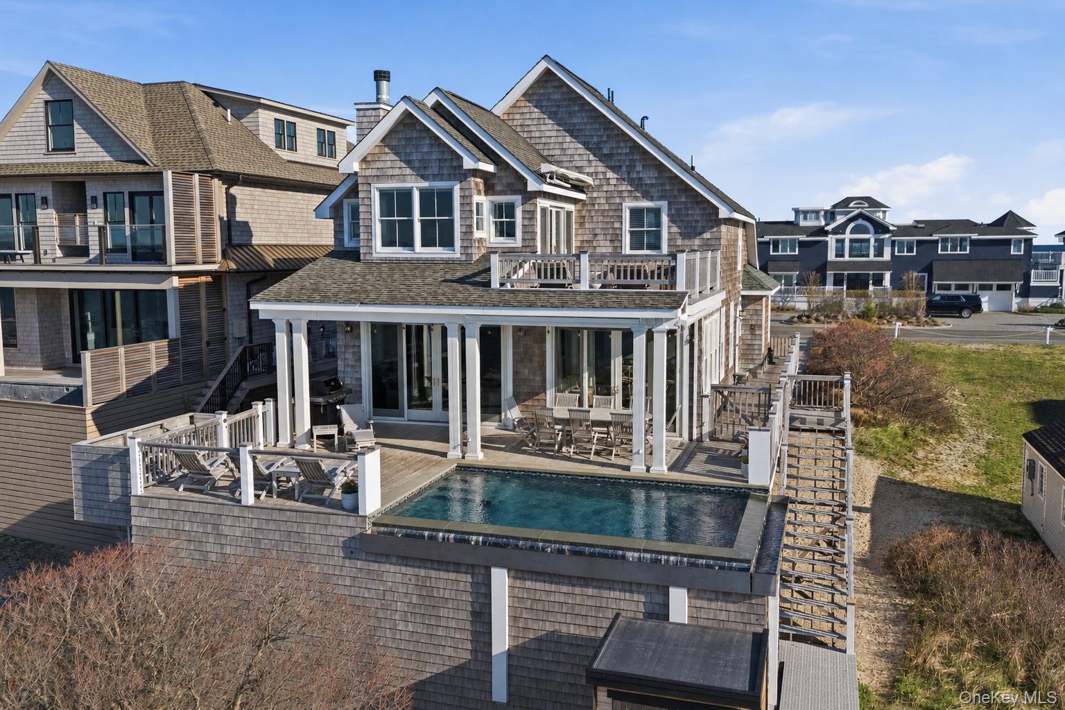 688 Dune Road