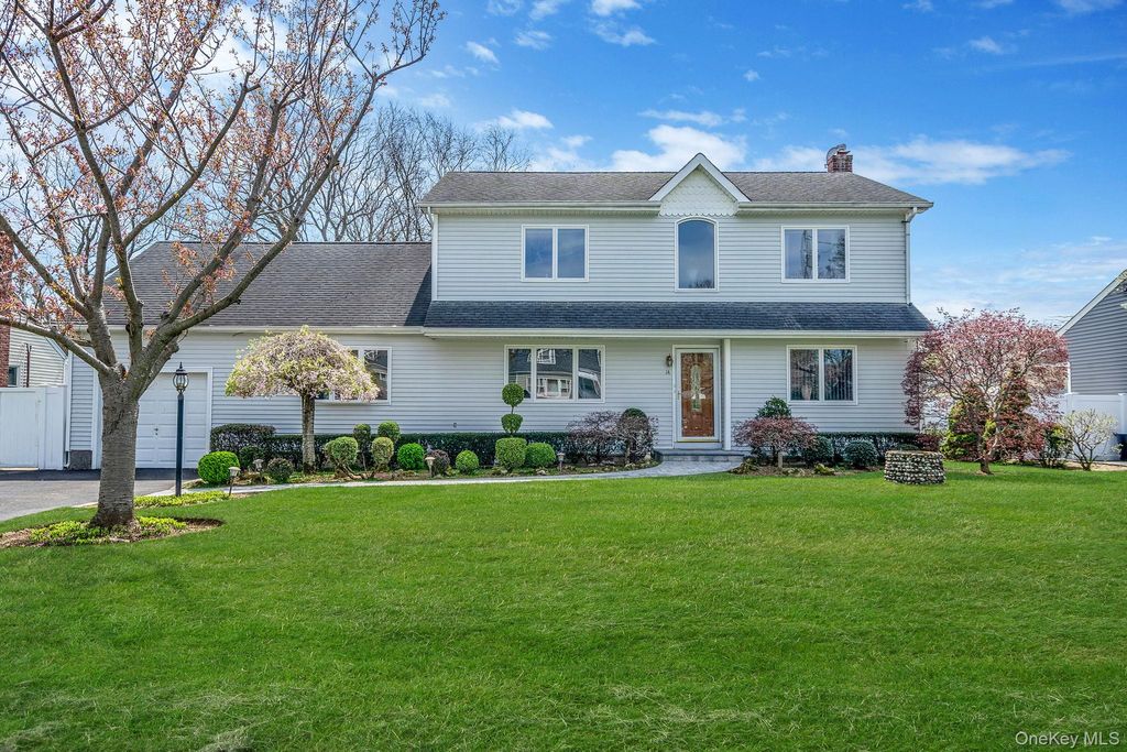 Photo of 14 Chichester Road, Huntington Station, NY 11746 (MLS # 986872)