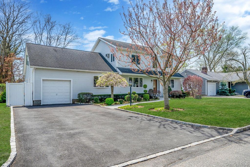 Photo of 14 Chichester Road, Huntington Station, NY 11746 (MLS # 986872)