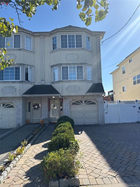 Photo of 105 Churchill Avenue, Staten Island, NY 10309 (MLS # 919979)