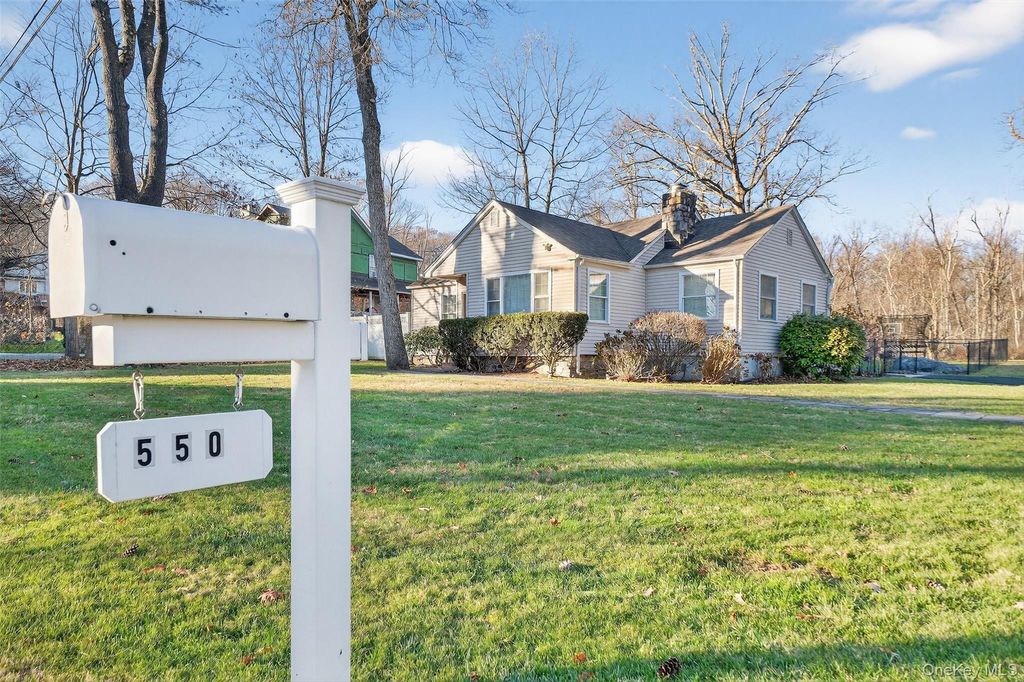 Photo of 550 Beach Road, Mahopac, NY 10541 (MLS # 939635)