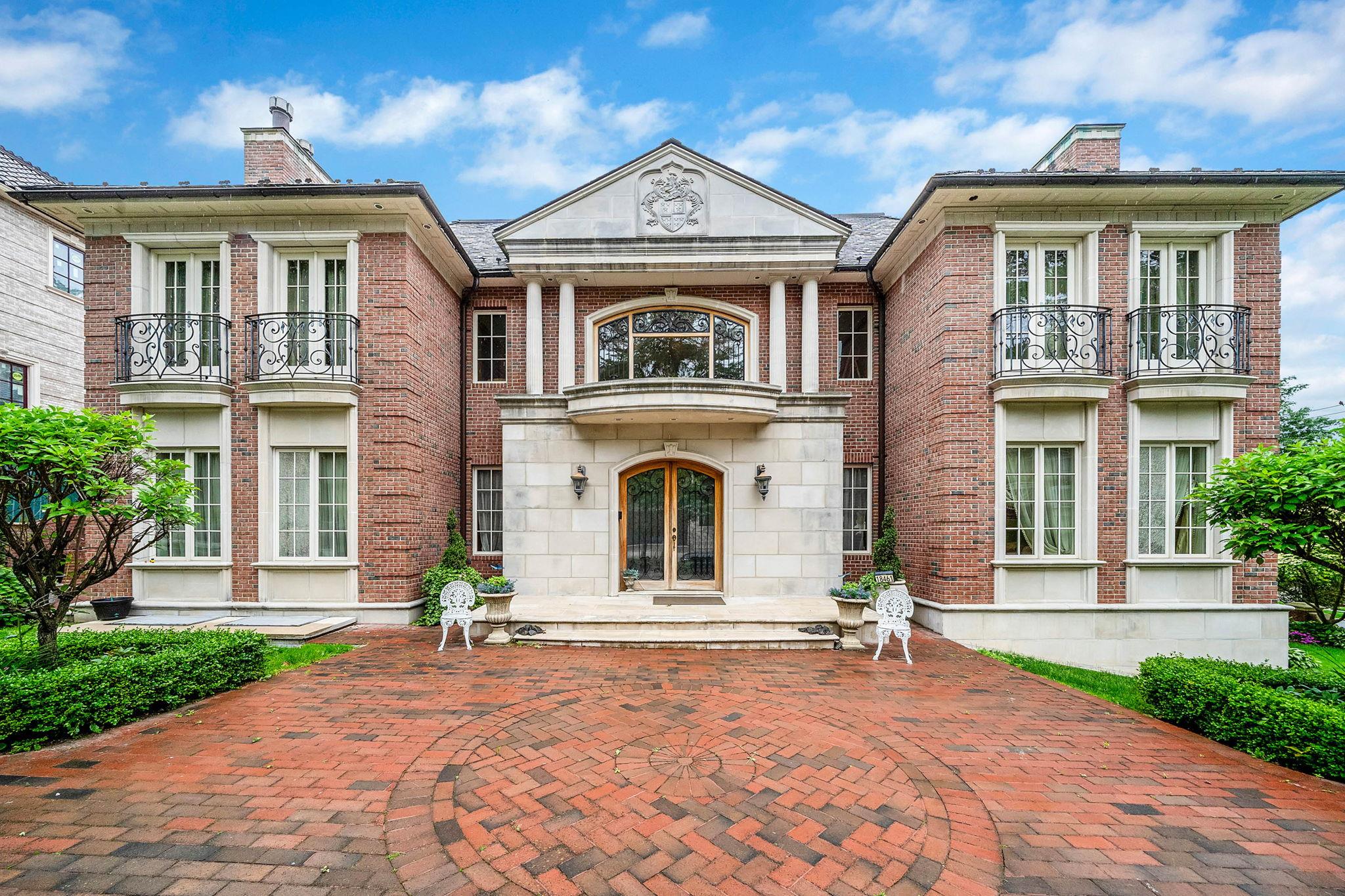 Radnor Road, Jamaica Estates, Queens, NY - 5 Bedrooms  
8 Bathrooms  
10 Rooms - 