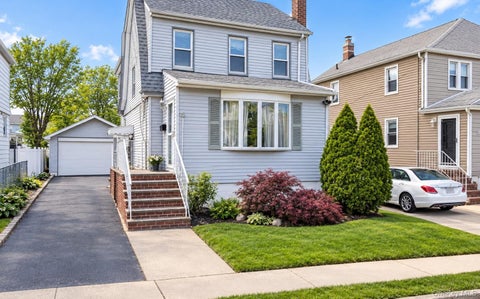 Photo of 158 Cochran Place, Valley Stream, NY 11581 (MLS # 1063353)