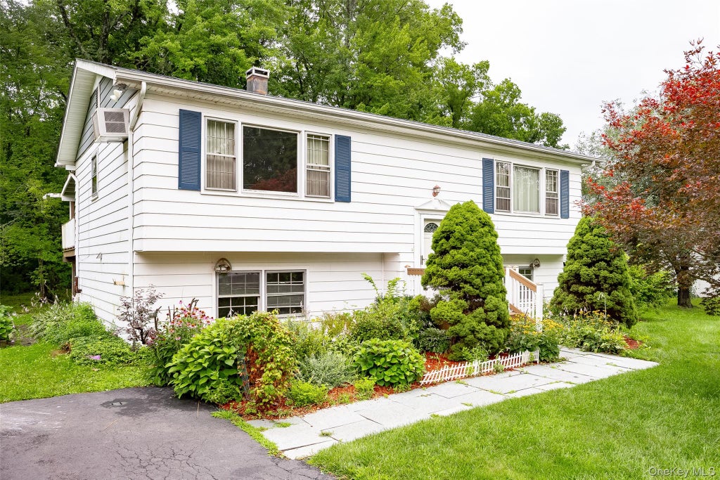 Photo of 28 Robert Lane, Wappingers Falls, NY 12590 (MLS # 1028148)