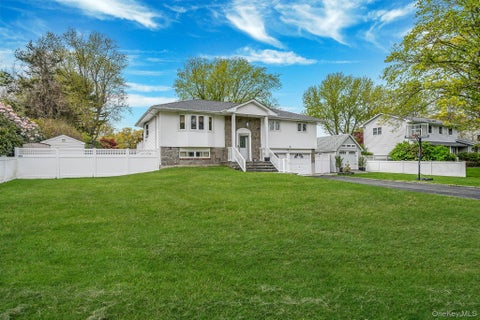 Homes For Sale - 6 Warbler Lane<br/> Commack, NY 11725