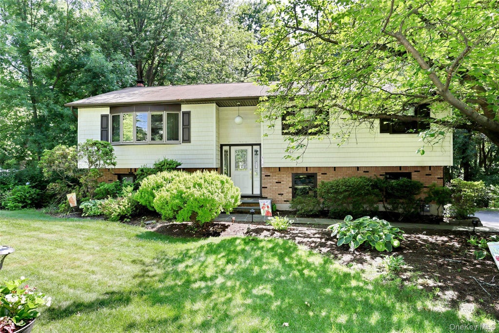 Photo of 150 Schweizer Lane, Bardonia, NY 10954 (MLS # 1055516)