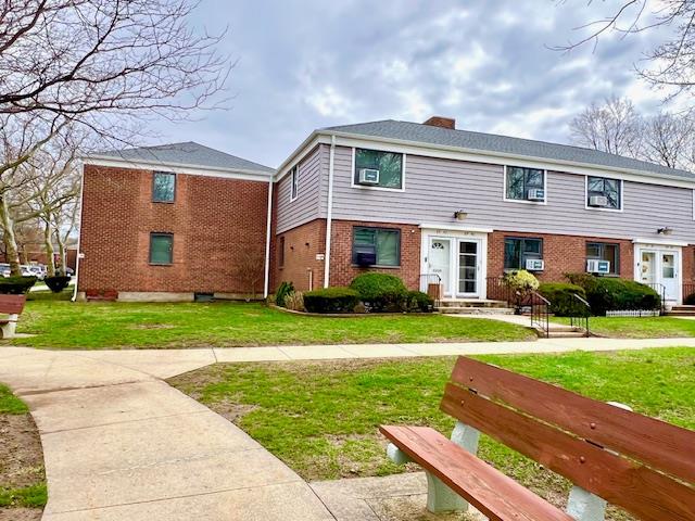 218 Street Duplex, Oakland Gardens, Queens, NY - 2 Bedrooms  
1 Bathrooms  
5 Rooms - 