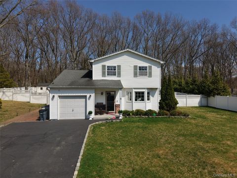 Homes For Sale - 17 Felway Drive<br/> Coram, NY 11727