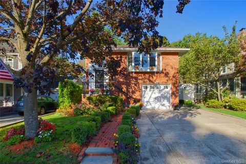 Photo of 67 Fernwood Terrace, Garden City, NY 11530 (MLS # 919762)