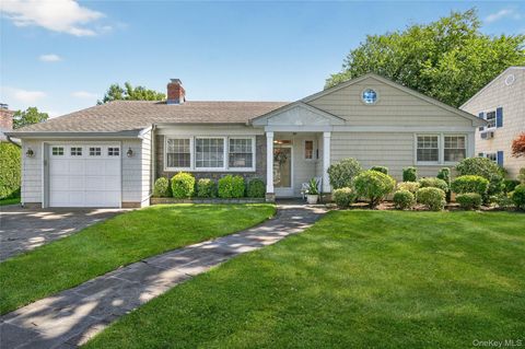 Photo of 15 Garfield Street, Garden City, NY 11530 (MLS # 907973)