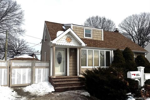 Homes For Sale - 984 Shelburne Drive<br/> Franklin Square, NY 11010