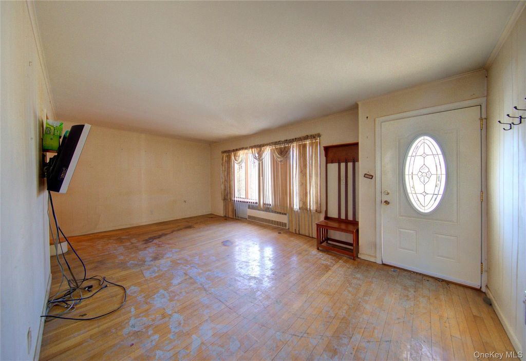 Photo of 984 Shelburne Drive, Franklin Square, NY 11010 (MLS # 961046)