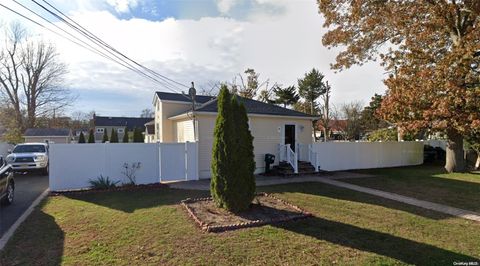 Homes For Sale - 551 S 7th Street<br/> Lindenhurst, NY 11757