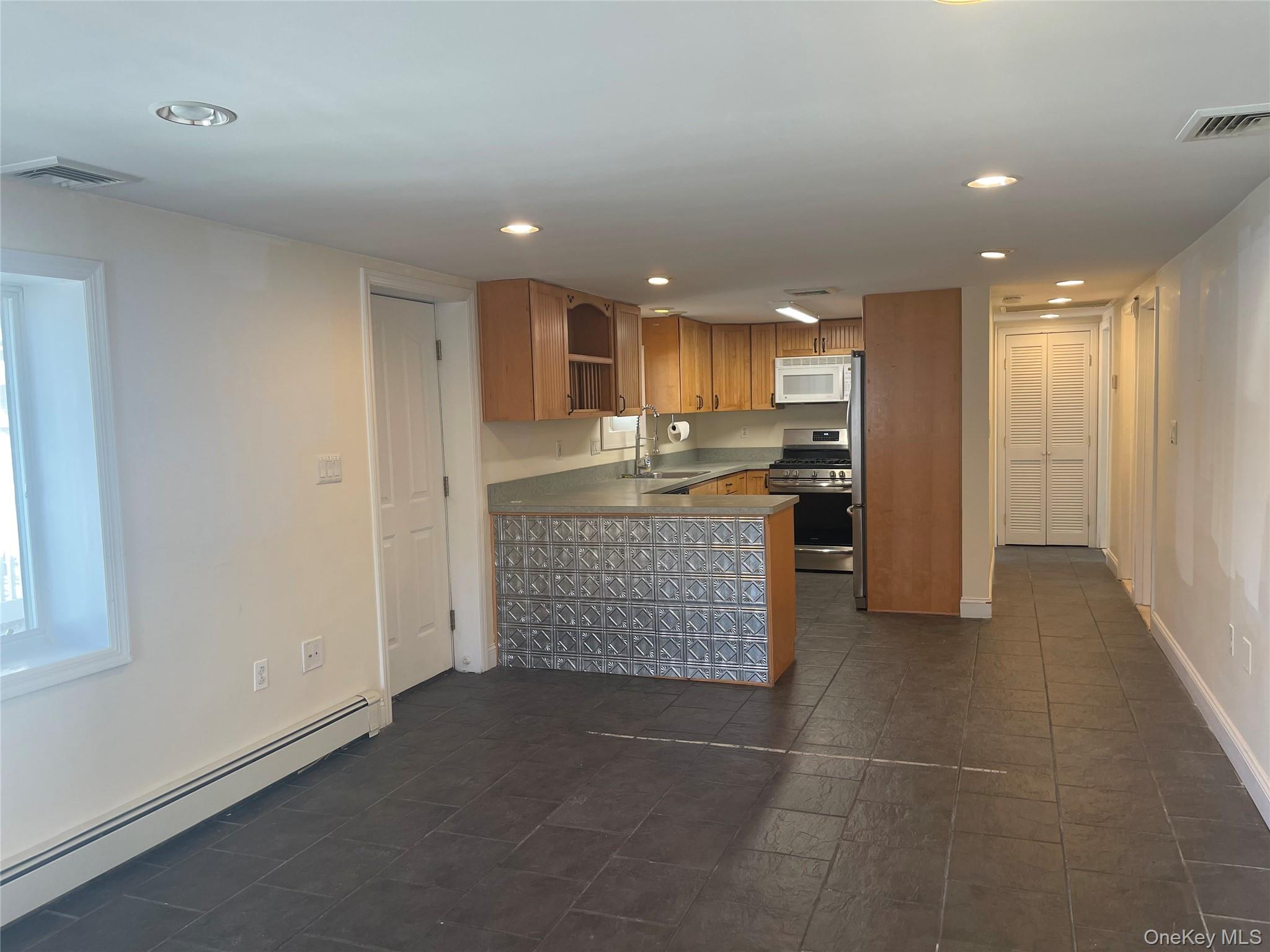 521 E Broadway garden