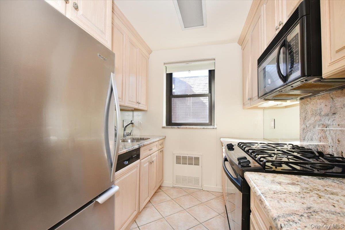 15 Hill Park Avenue 2-C