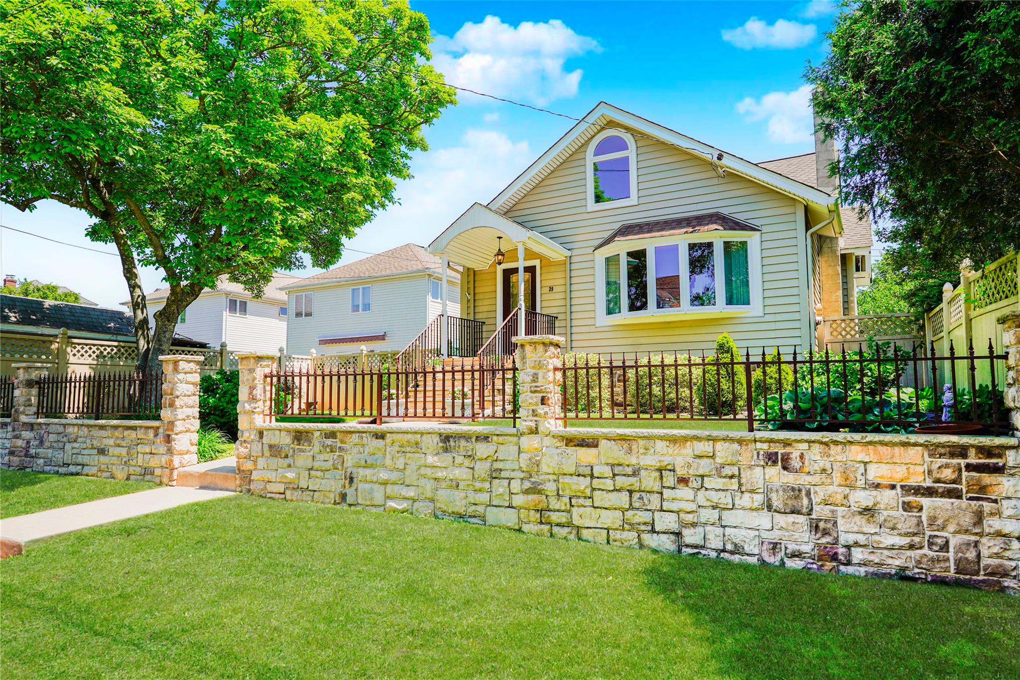 39 Summit Avenue
