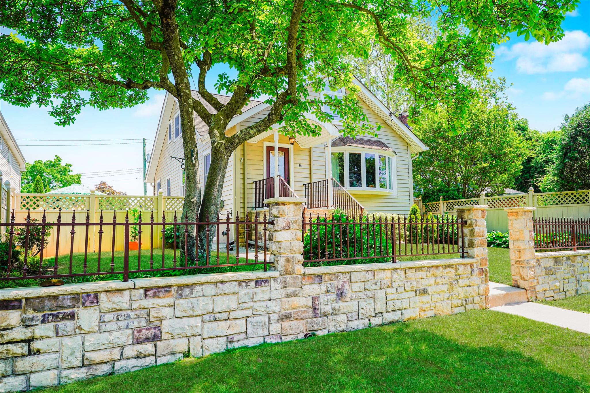 39 Summit Avenue