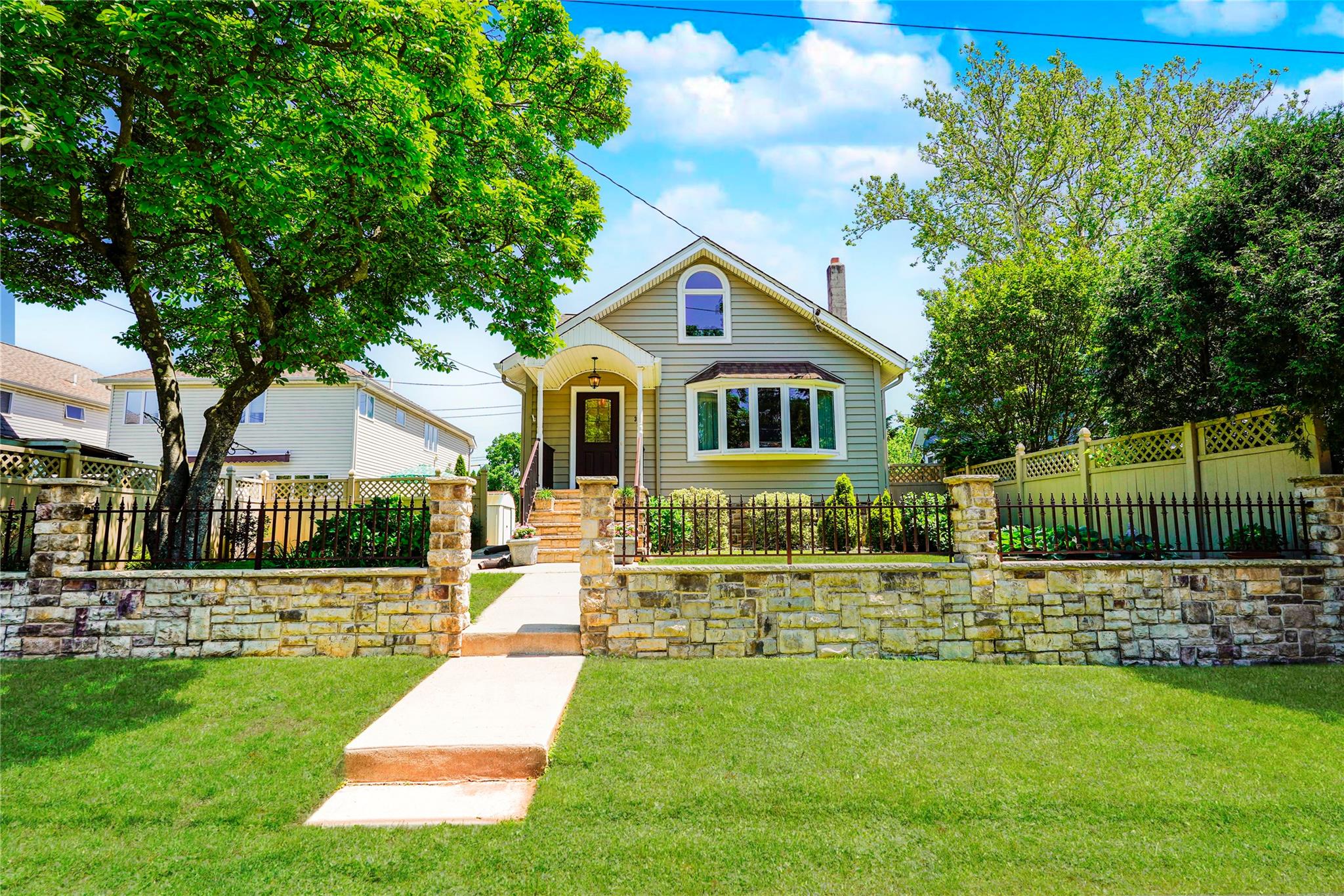 39 Summit Avenue