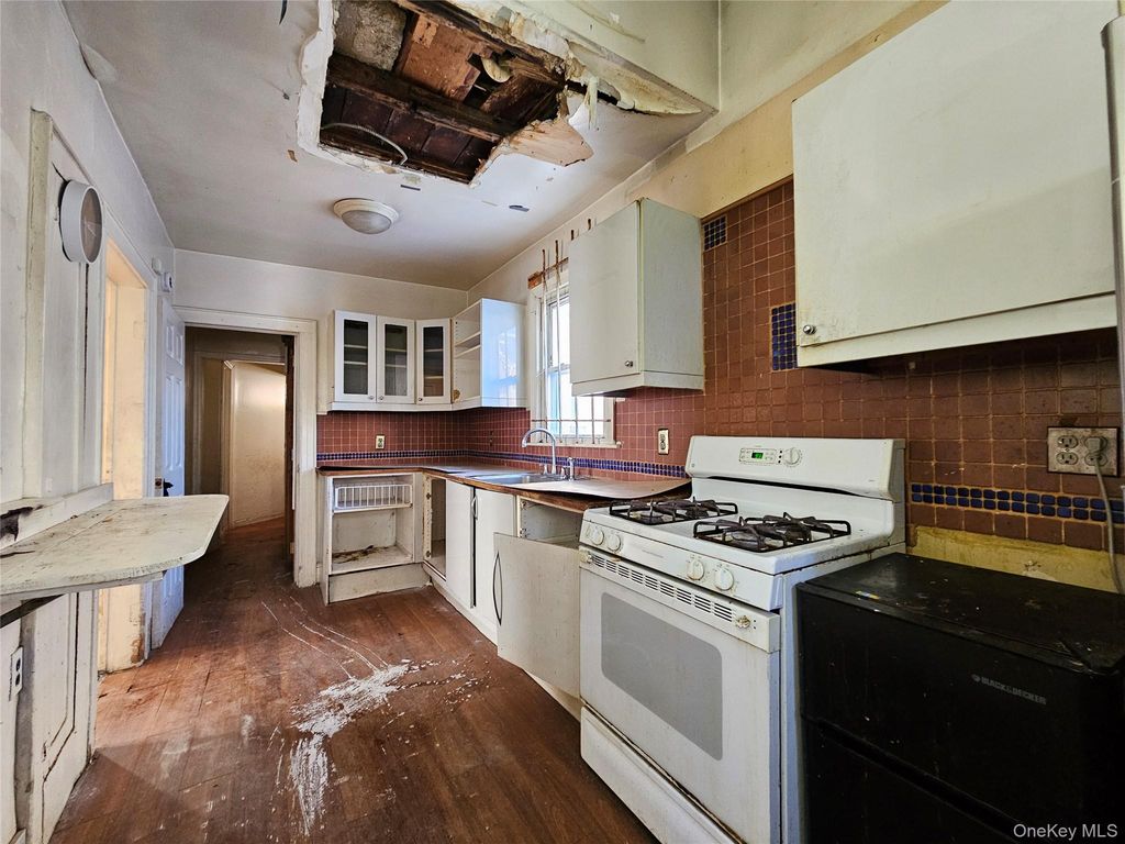 Photo of 11311 198th Street, Saint Albans, NY 11412 (MLS # 953388)