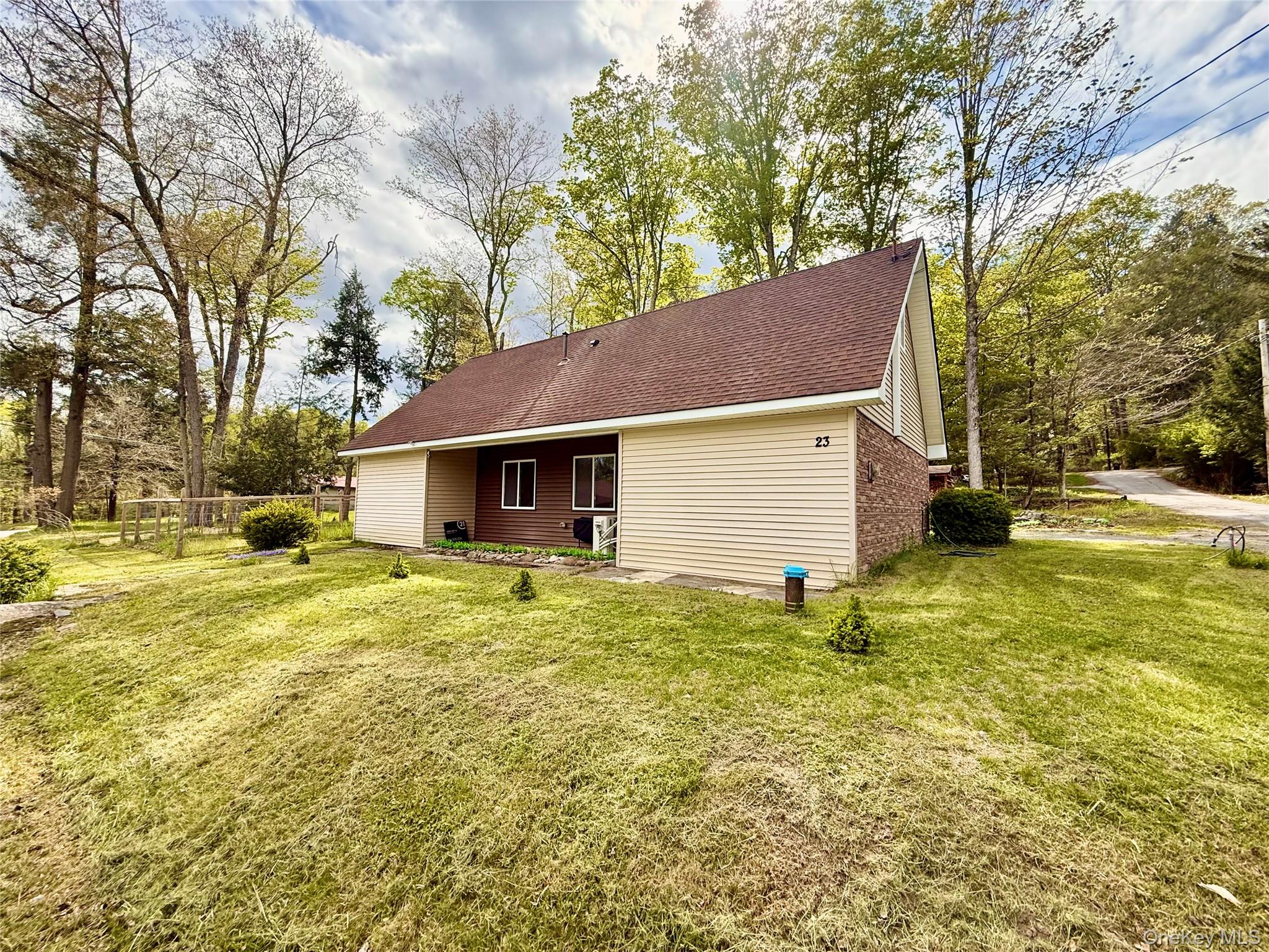 23 Woodland Way
