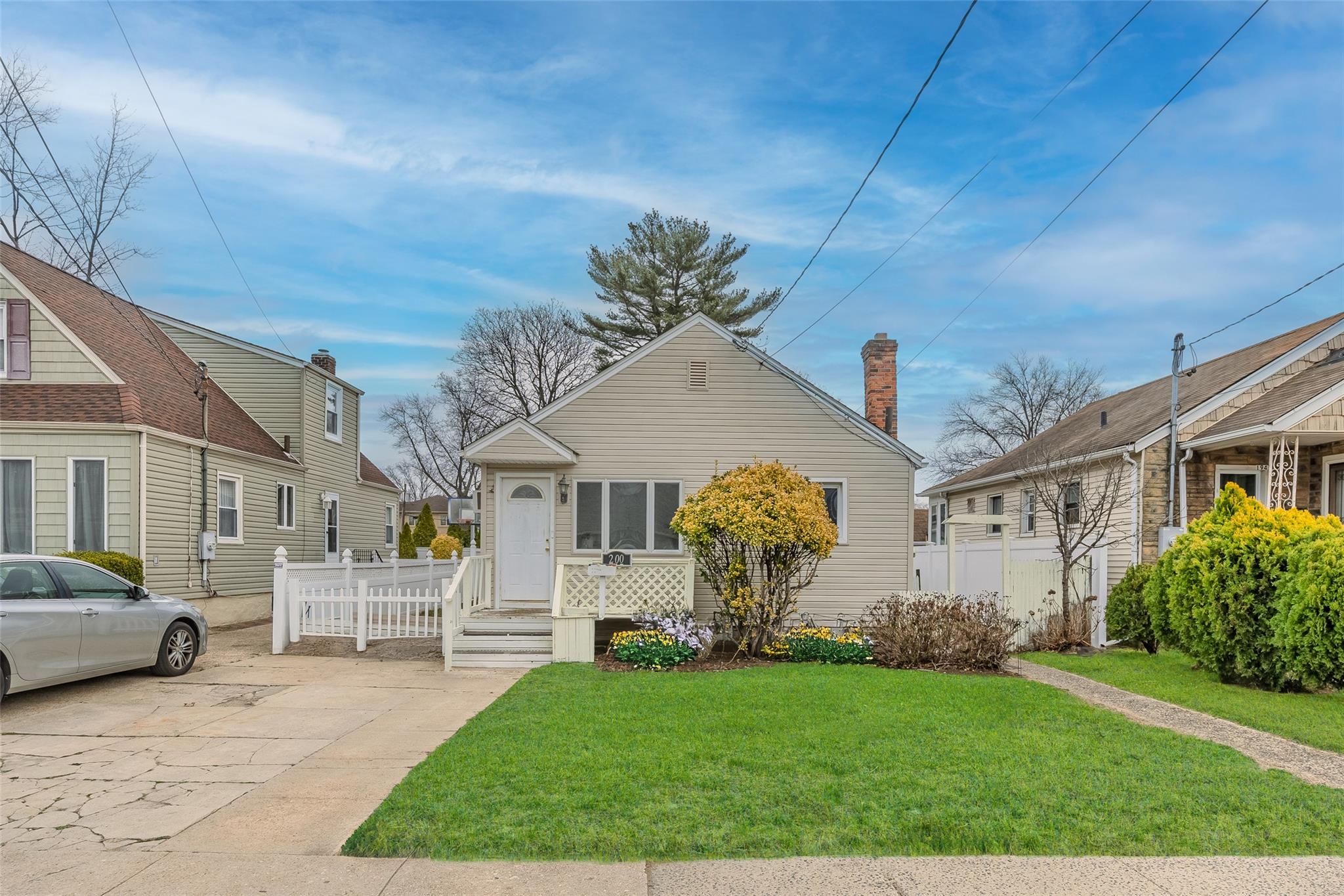 200 Landau Avenue, Elmont, New York image 1