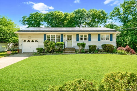 Homes For Sale - 63 Otis Road<br/> Islip Terrace, NY 11752