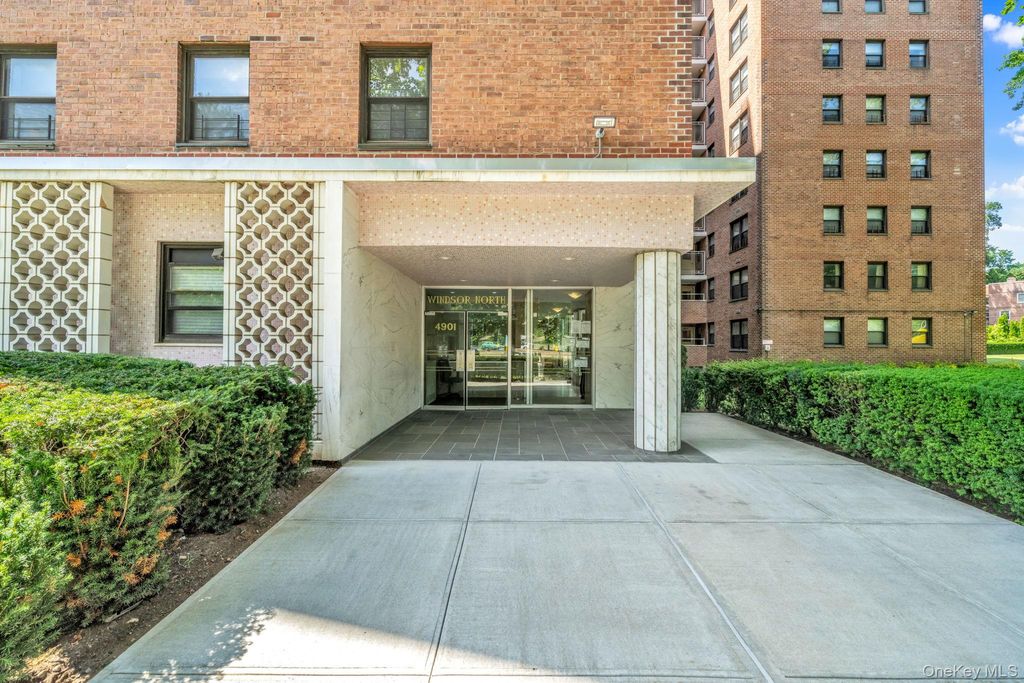 Photo of 4901 Henry Hudson Parkway W #6E, Bronx, NY 10471 (MLS # 1030353)