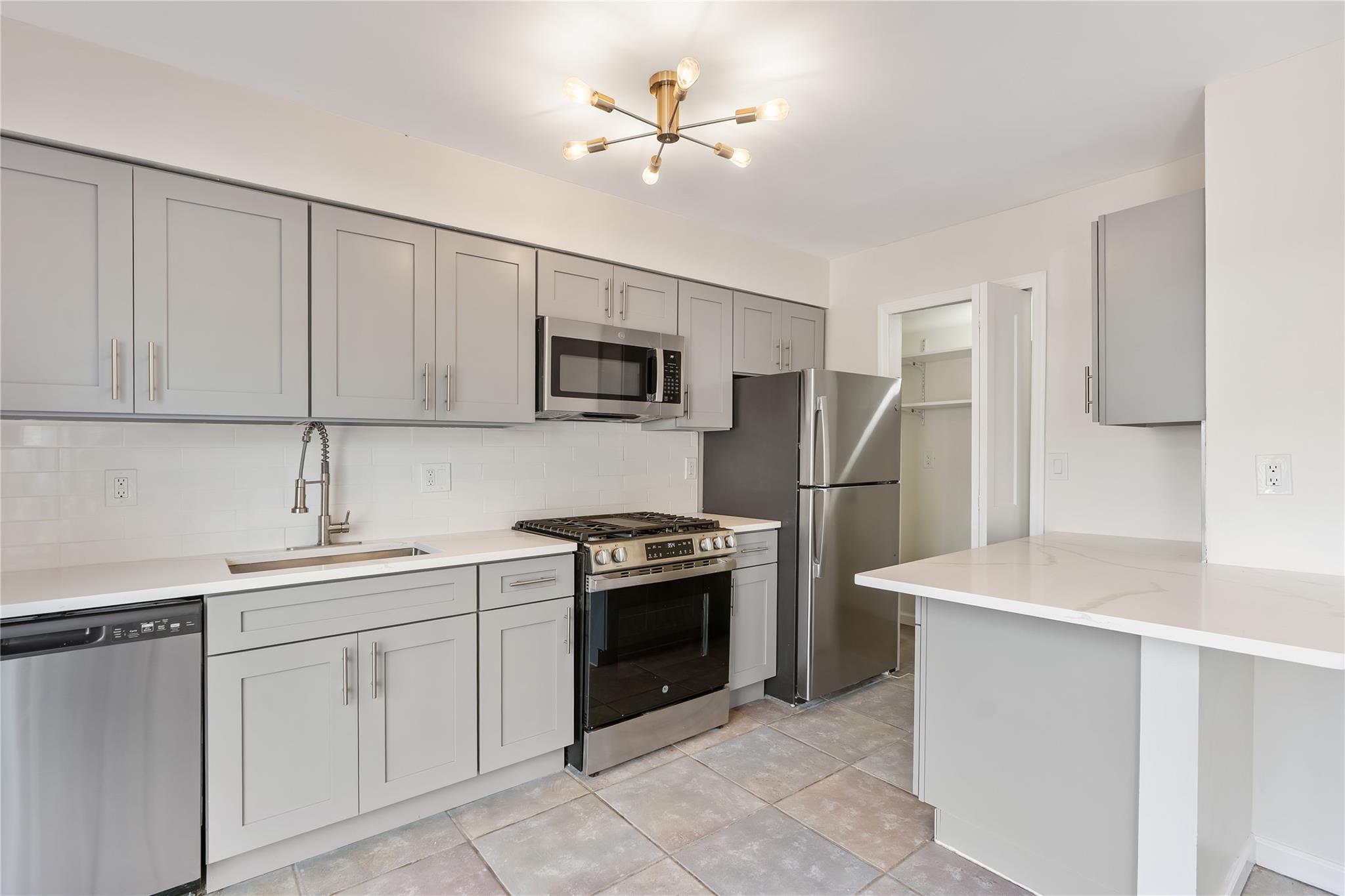 38 Sunny Brook Circle, Highland, New York image 6